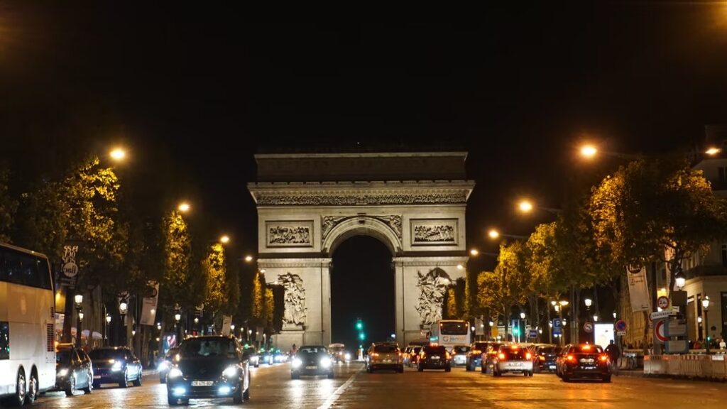 vítězný oblouk paříž